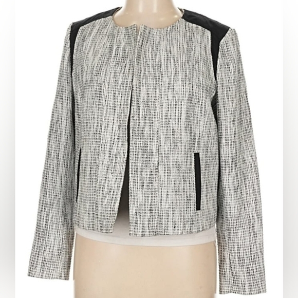 Banana Republic Jackets & Blazers - Banana Republic Black and White Patterned Blazer